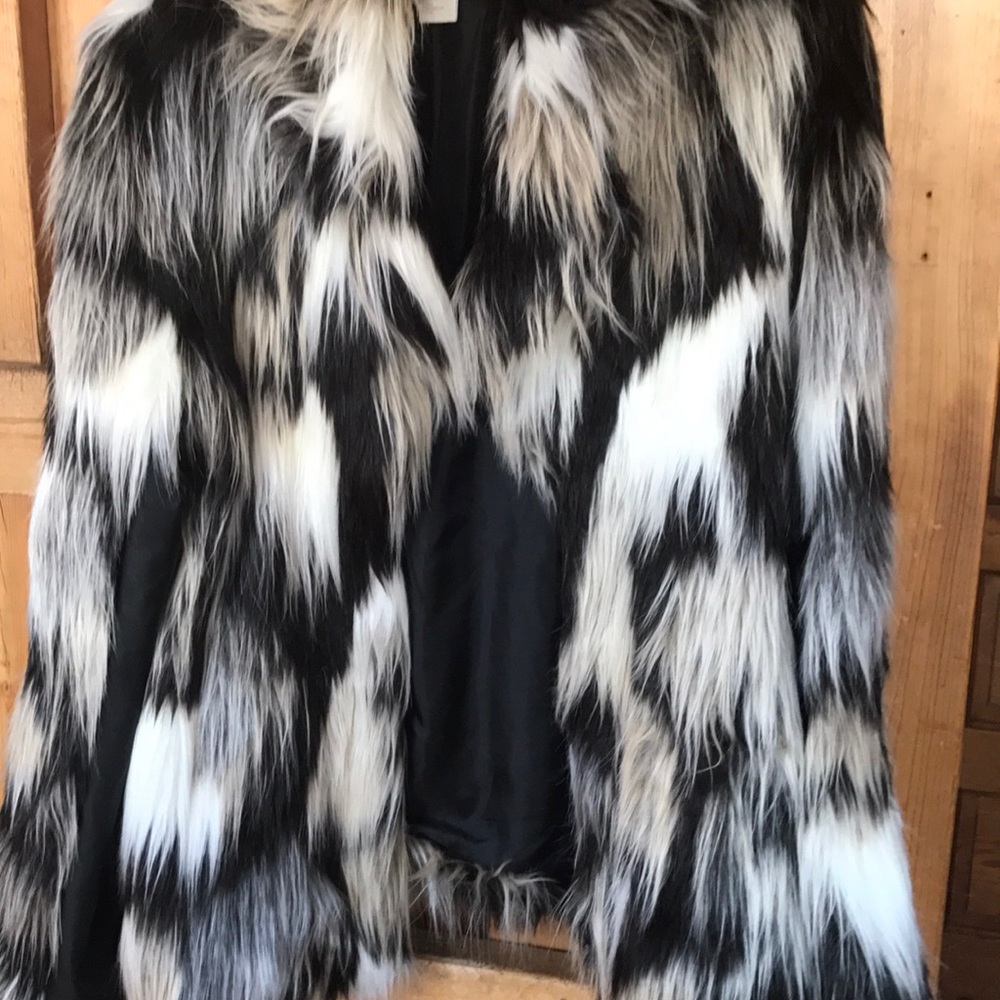 H&M  tri-color faux fur jacket .NWOT❤️
